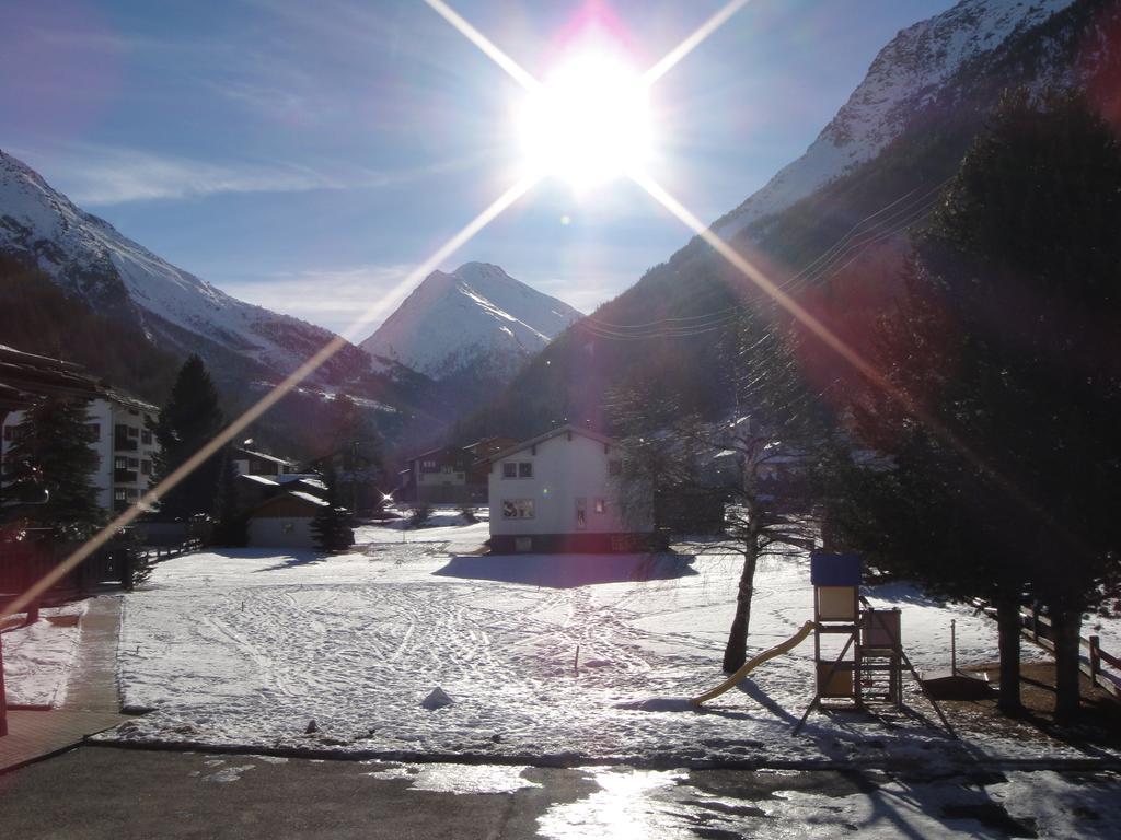 Haus Alpenstern Lägenhet Saas-Grund Rum bild